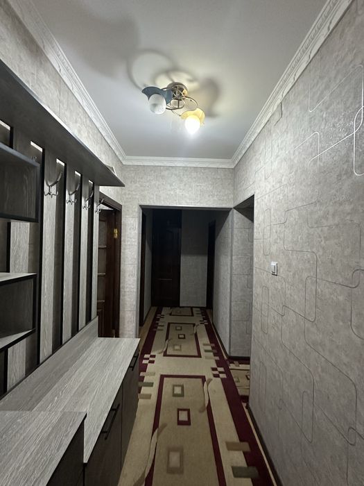 3-комнатная квартира 2- этаж. 9 мкр. Орентир 11- школа. 9 Базар.