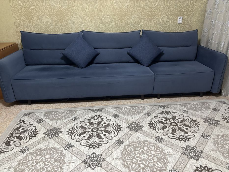 Диван синий в отличном состояний