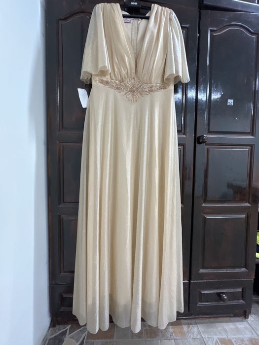 Уникална чисто нова дълга рокля за официални поводи