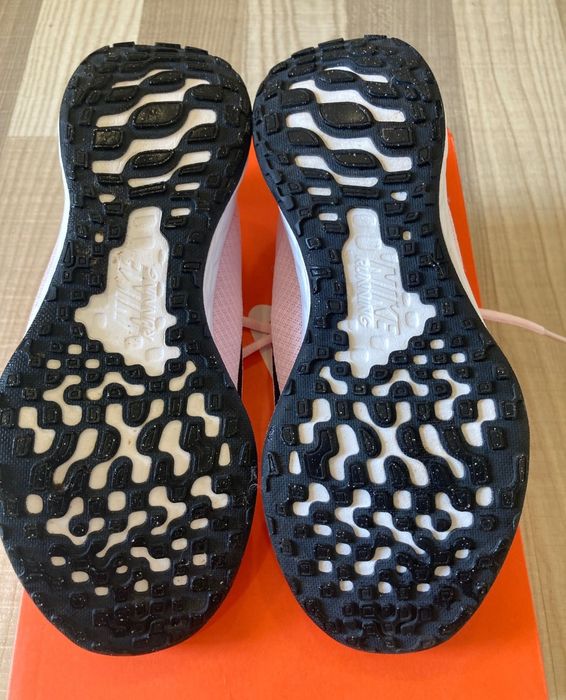 Оригинални маратонки Nike 36 номер.  Носени два пъти. Перфектно състояние. 20 евро