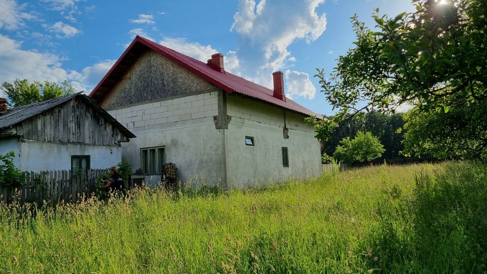 Casă batrânească din cărămidă