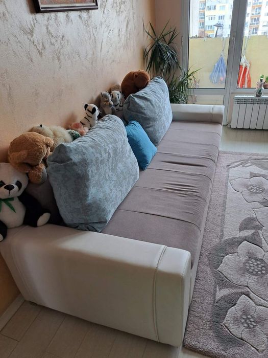 Сив разтегателен диван