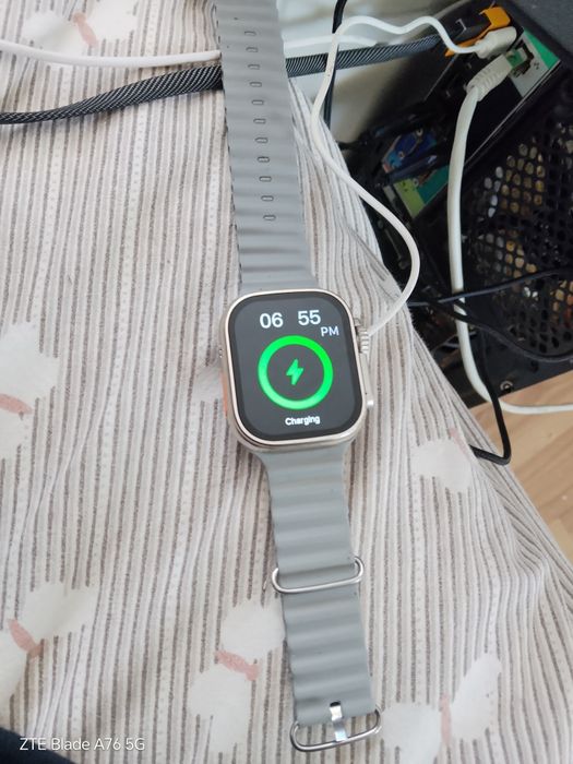 Ceas Smartwatch simplu arată vremea pe el pot să sun de pe el are un joc poți să l conectezi la telefon și să ți pui o poză de profil