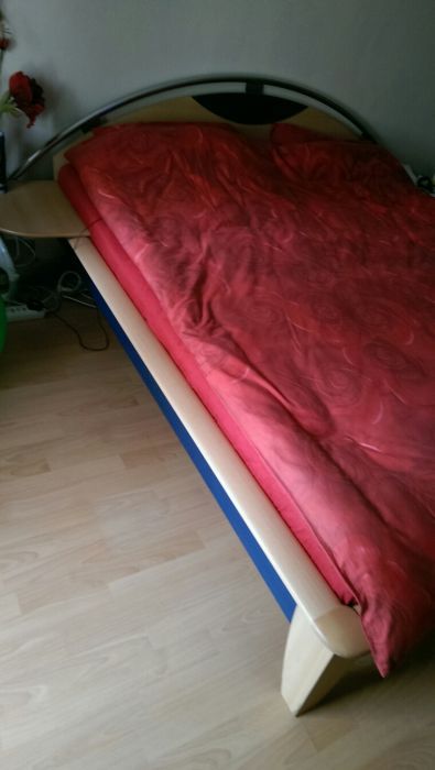 Спалня с матрак, подматрачна рамка и калъф за матрака