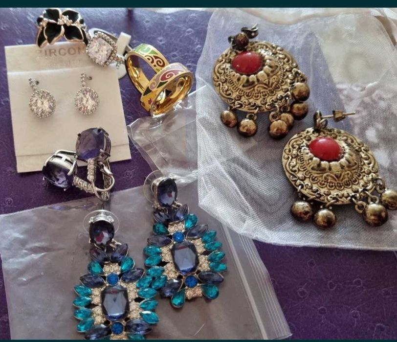 Сережки разные и колечки .абсолютно новое