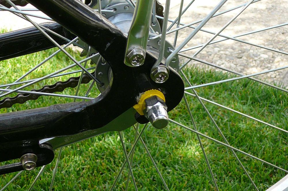 Vând bicicletă city bike Kellys Twist, cadru din aluminiu, roți 26”, echipare completa de fabrica, păstrată în interior.