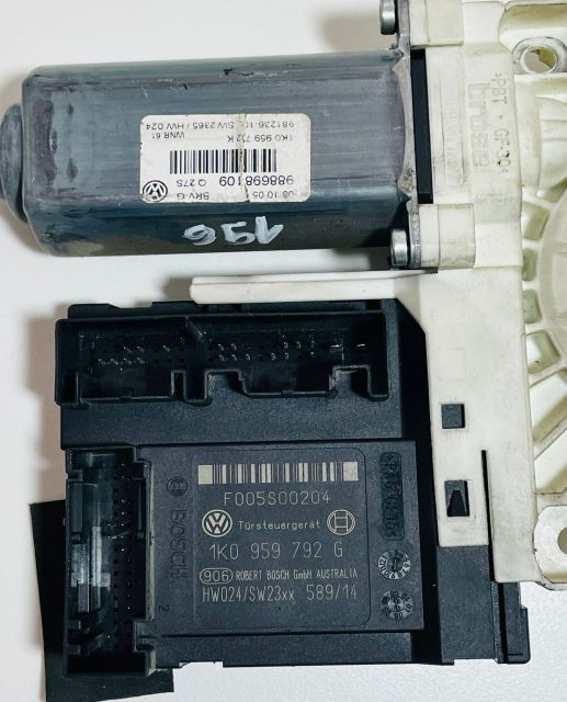 Motoras macara  geam dreapta fata 1K0959792G/1K0959702K Volkswagen VW