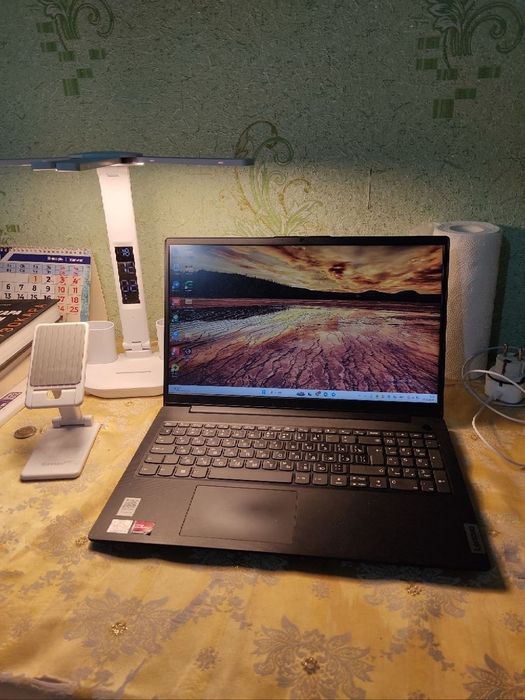 Noutbuk Lenovo V15 G4 AMN srochna sotiladi