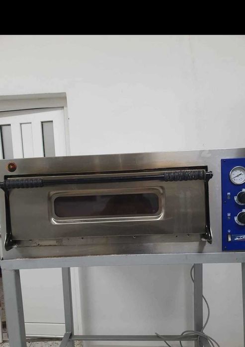 Cuptor pizza la 220