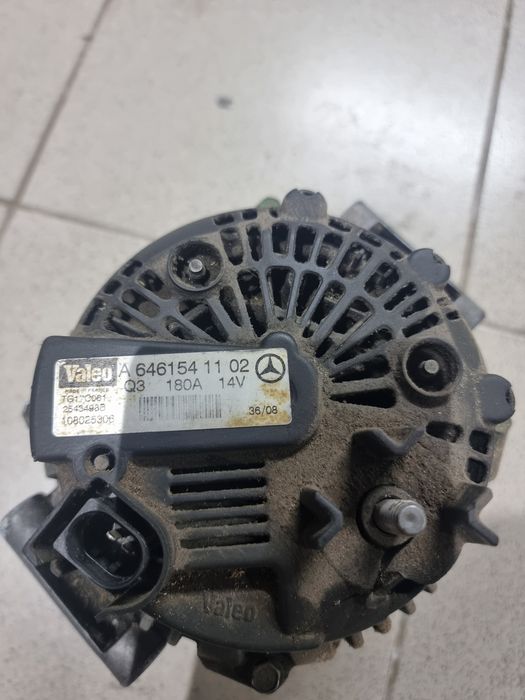 Продам генератор на мерседес спринтер 2.2