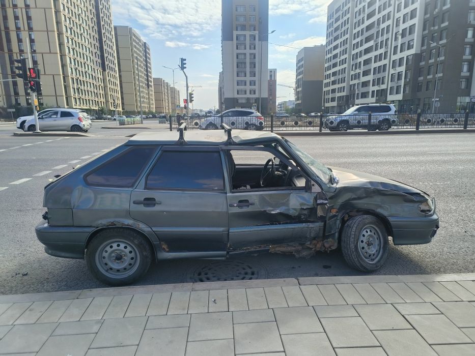 ВАЗ 2114 в аварийном состоянии