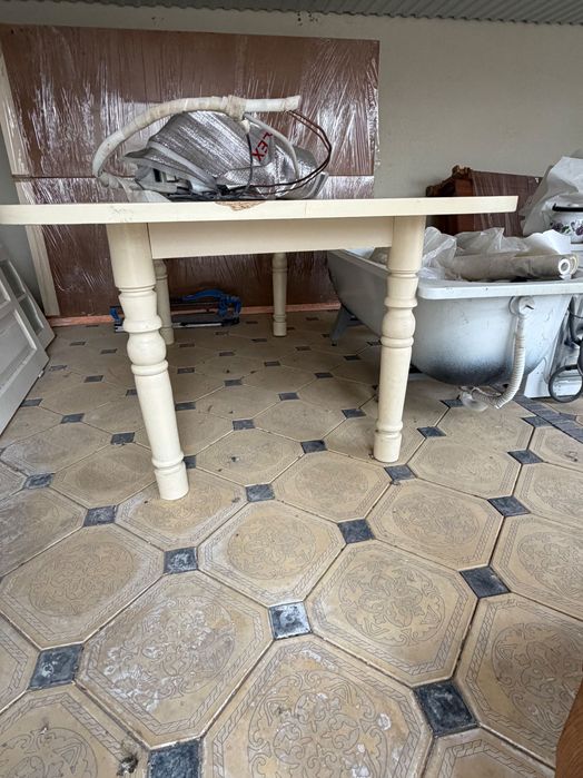 Стол со стульями