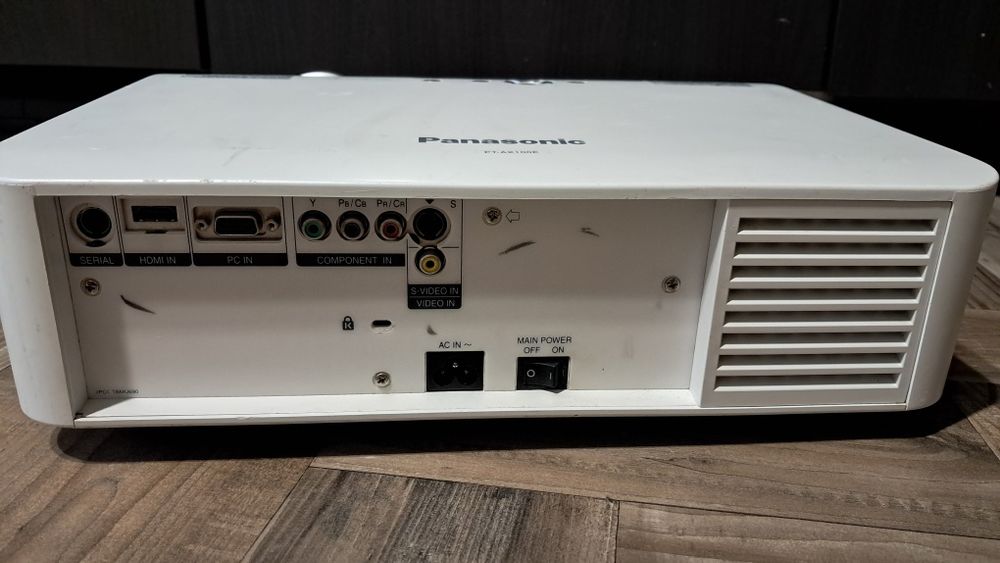 Videoproiector Panasonic pt piese