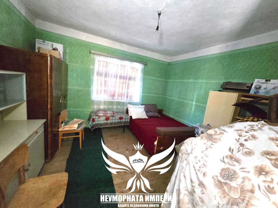 Продавам двуетажна вила/къща 140РЗП с 760кв.м. двор село Новаково