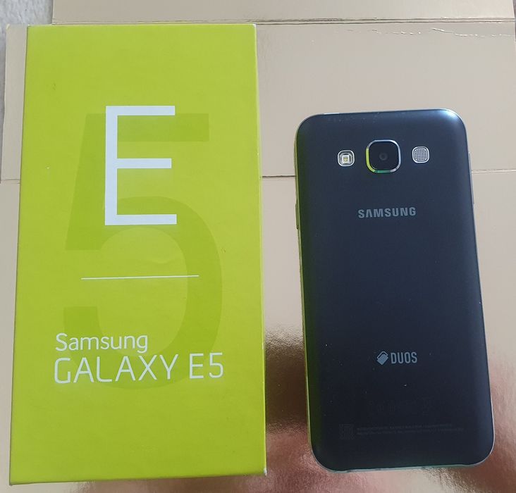 Смартфон Samsung Galaxy E5