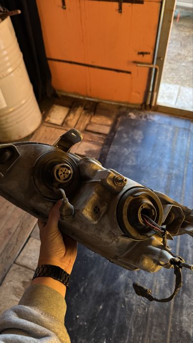 Продам фары на windom/es300