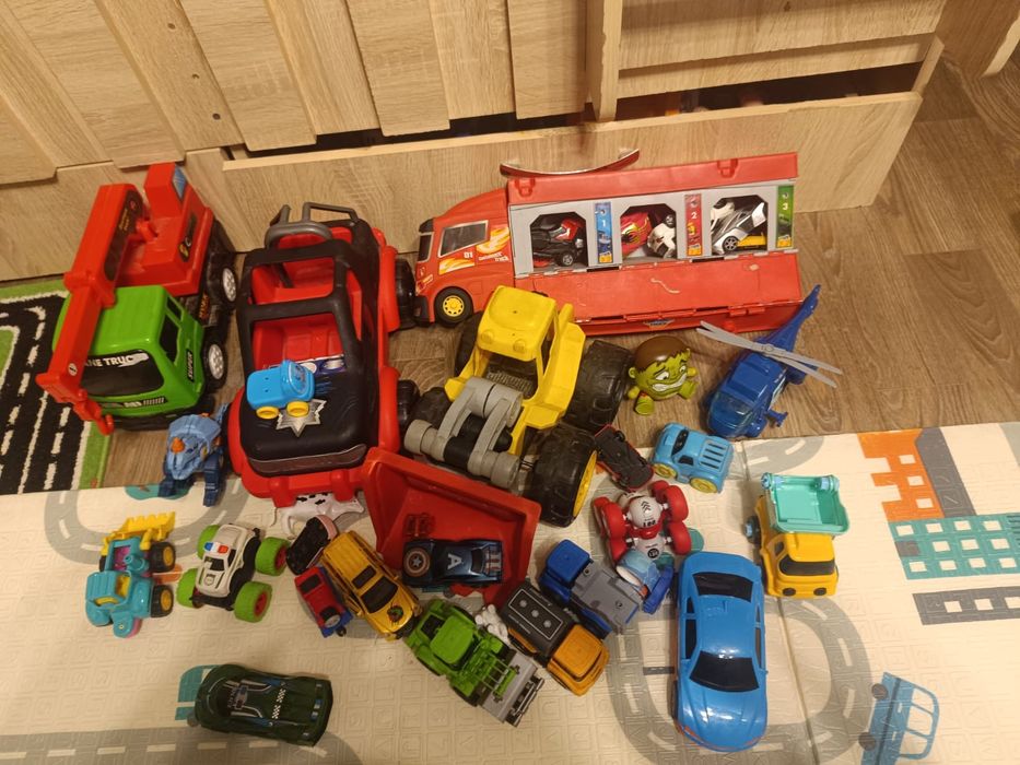 Продам пакет машинок