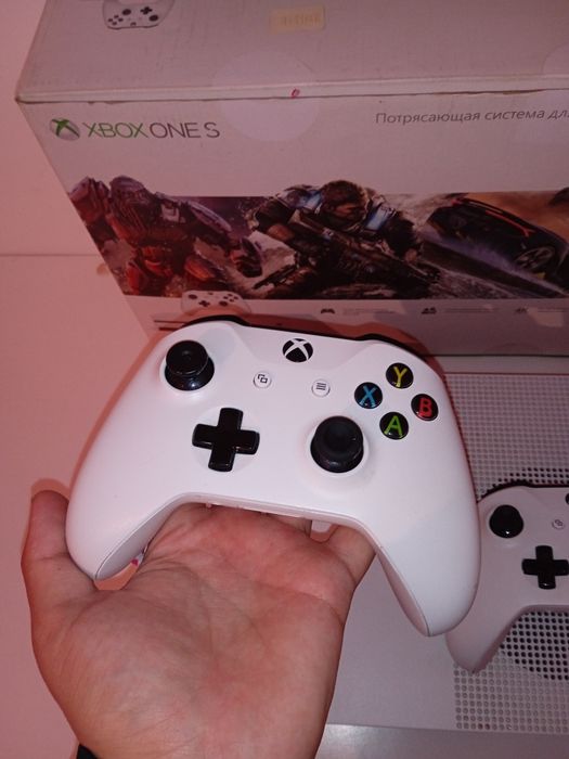 Продаю Xbox One S