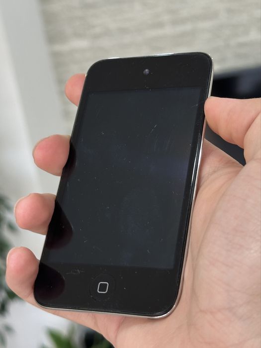 Apple iPod Touch (4th generation) 8GB – работещ + кабел