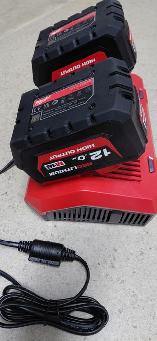 Acumulatori milwaukee m18  12ah