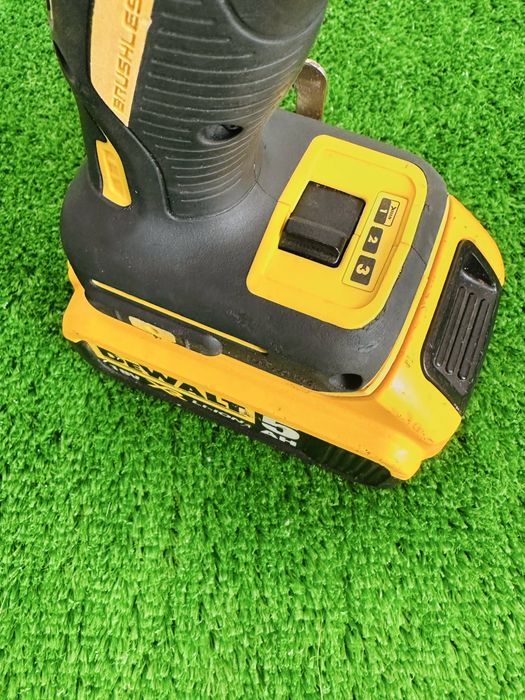 Impact Dewalt DCF887