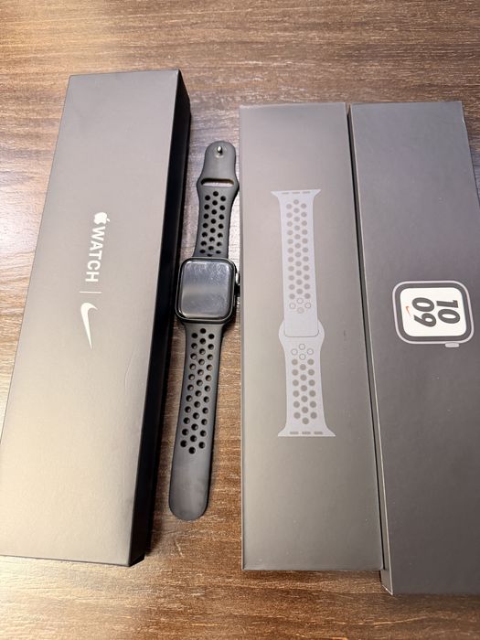 Продаю Apple watch se 44mm