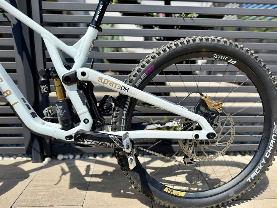 Bicicleta Commencal Supreme DH V5 Signature LTD 2026