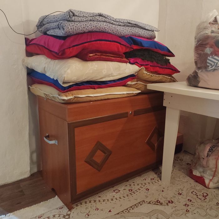 С у н д у к  и с т о л ы