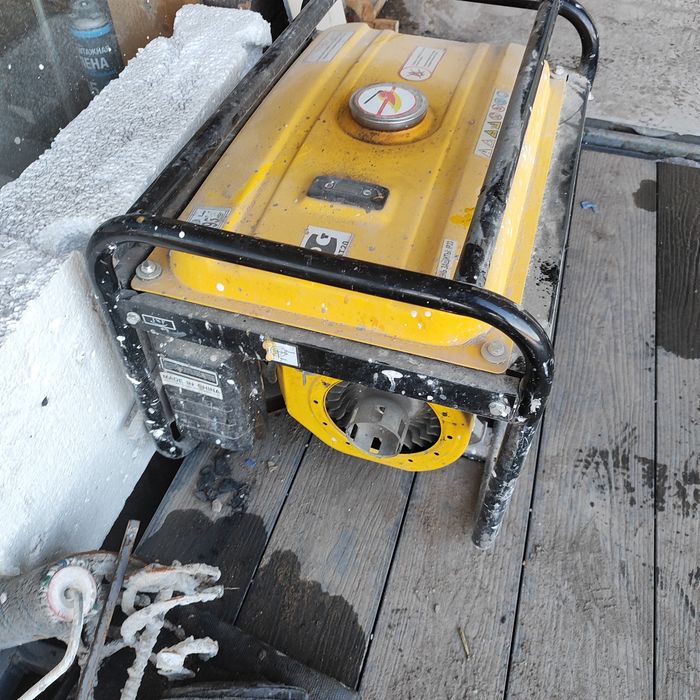 Бензиновый генератор 3000