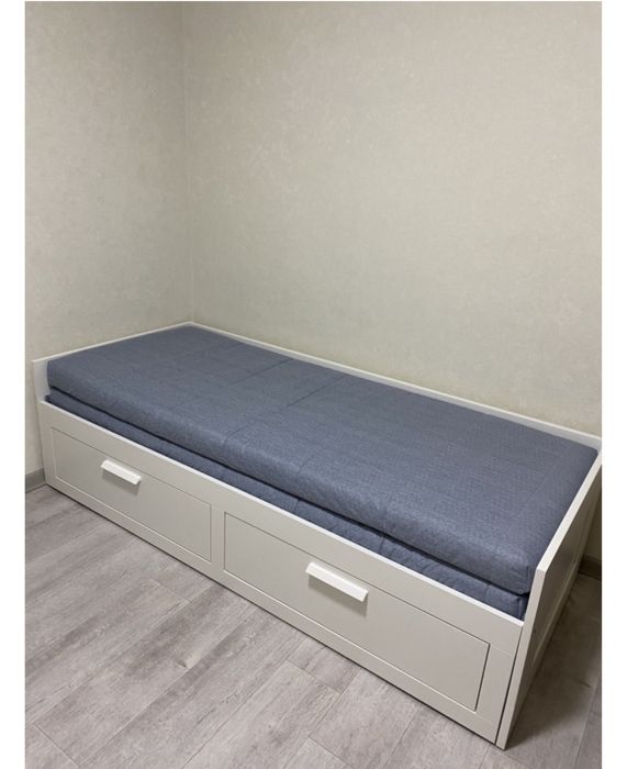 Диван для гост и кровать икеа продам