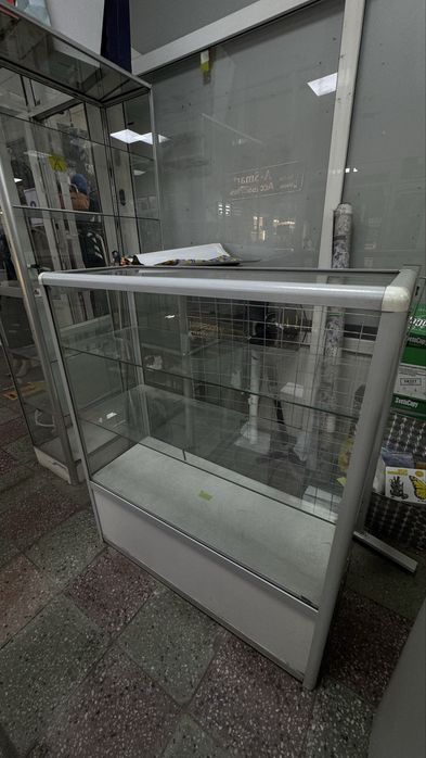 СРОЧНО Продам стеклянные алюминиевые витрины