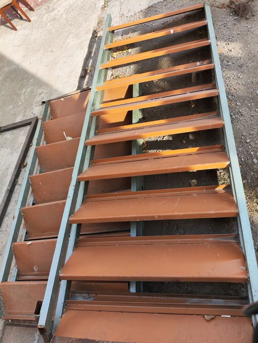 продам готовую лестницу