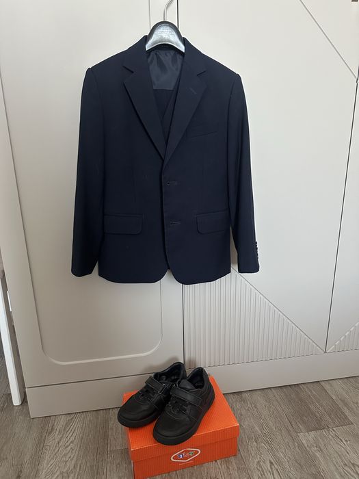 Продам школьную форму для мальчика