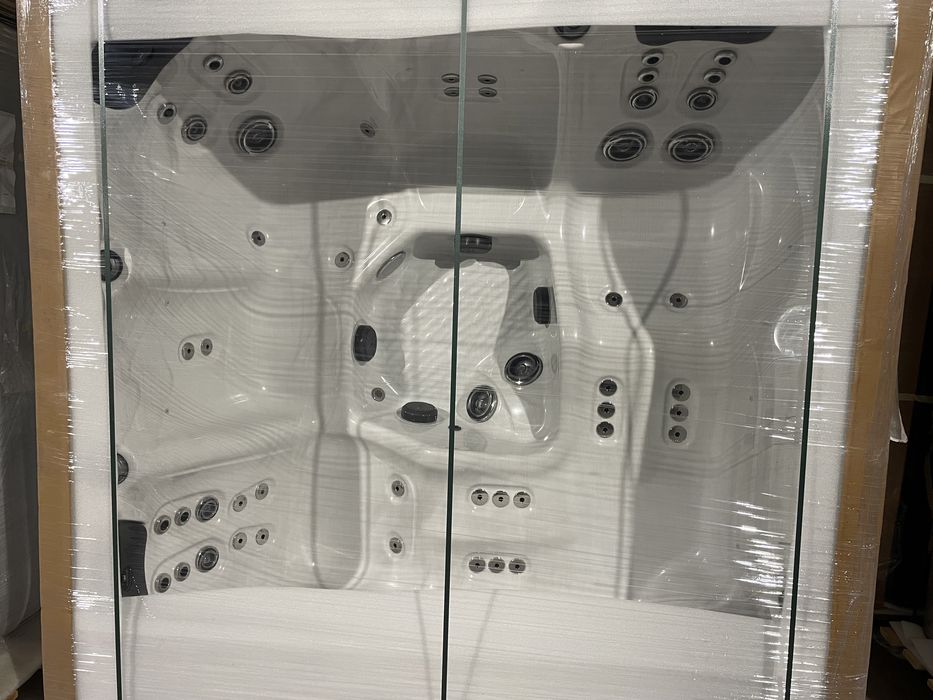 Джакузи  градинско ново 2 год, гаранция  , музикална система