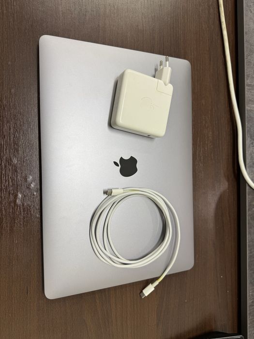 Macbook Pro в хороошом состояние