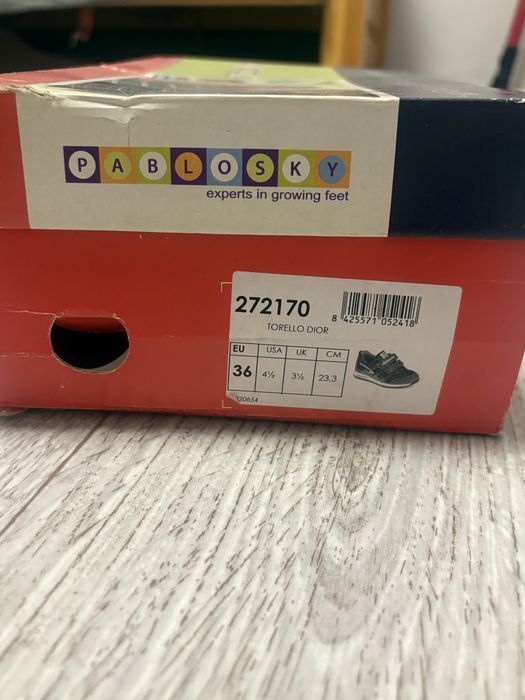 Продам кроссовки