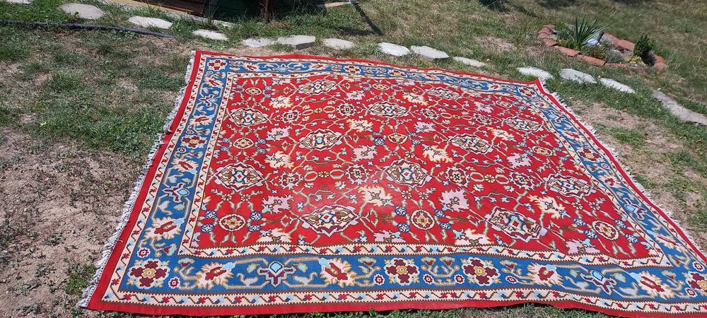 Автентичен чипровски килим