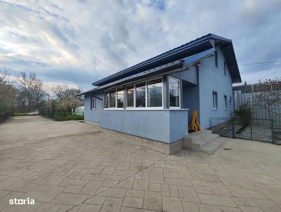 Vand casa si depozit materiale constructii - negociabil