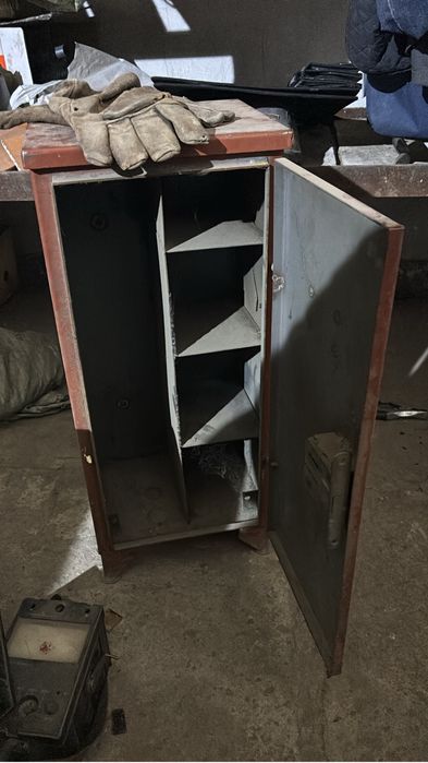 Сейф металический