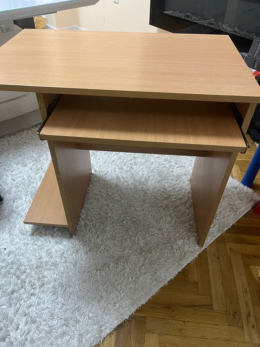 Продавам бюра със леки поправими забележки