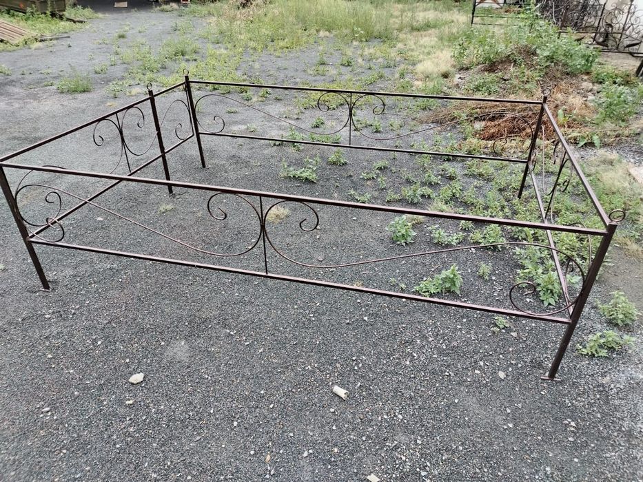 Оградки,калитки на зират