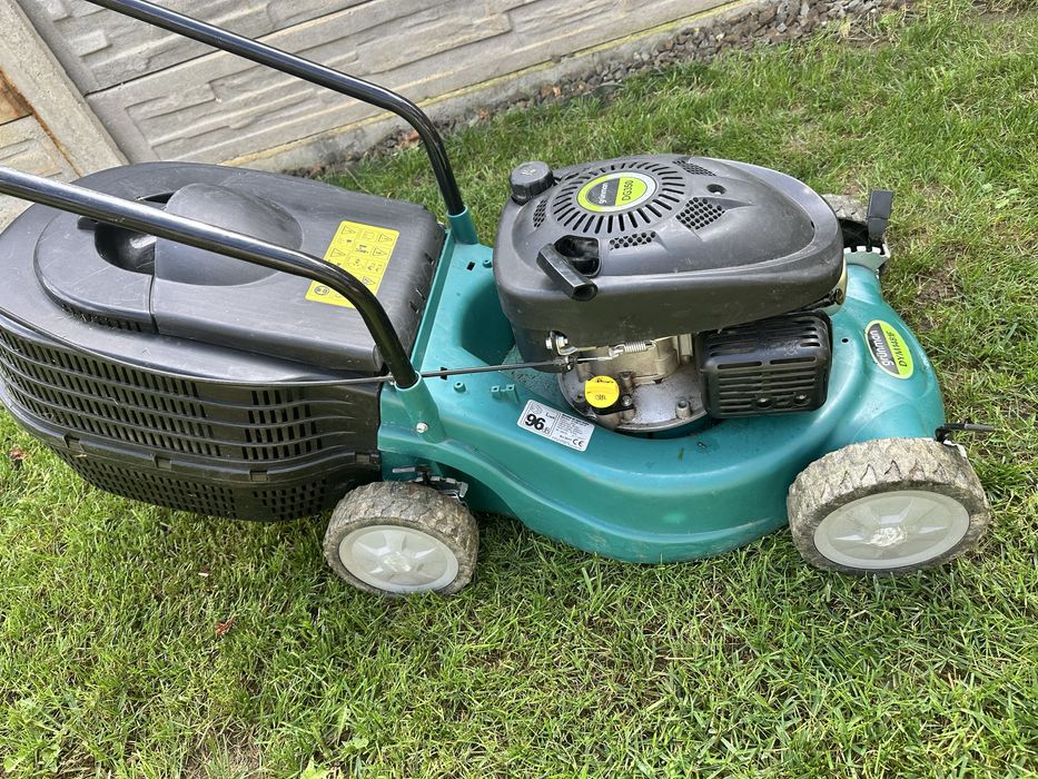 Masina tuns iarba impecabila pe benzina