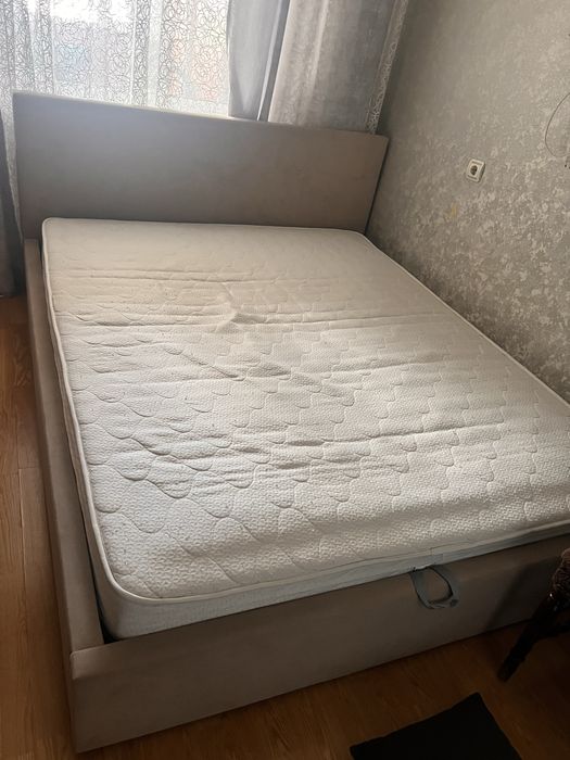 Кровать спальная