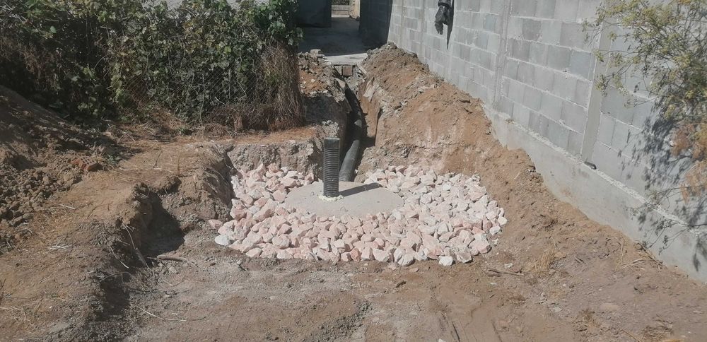 Услуги със багер 3т, самосвал и платформа