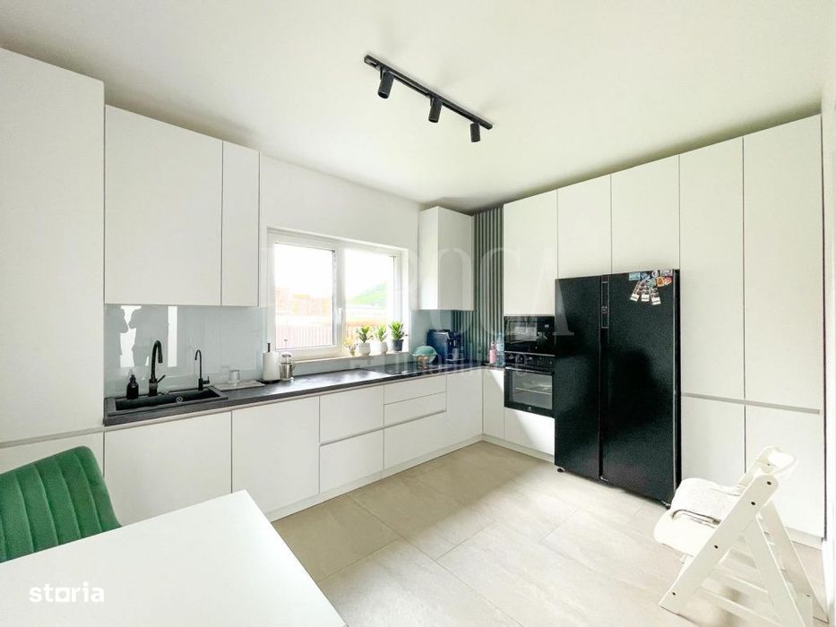 Casa 4 camere de vanzare in Floresti