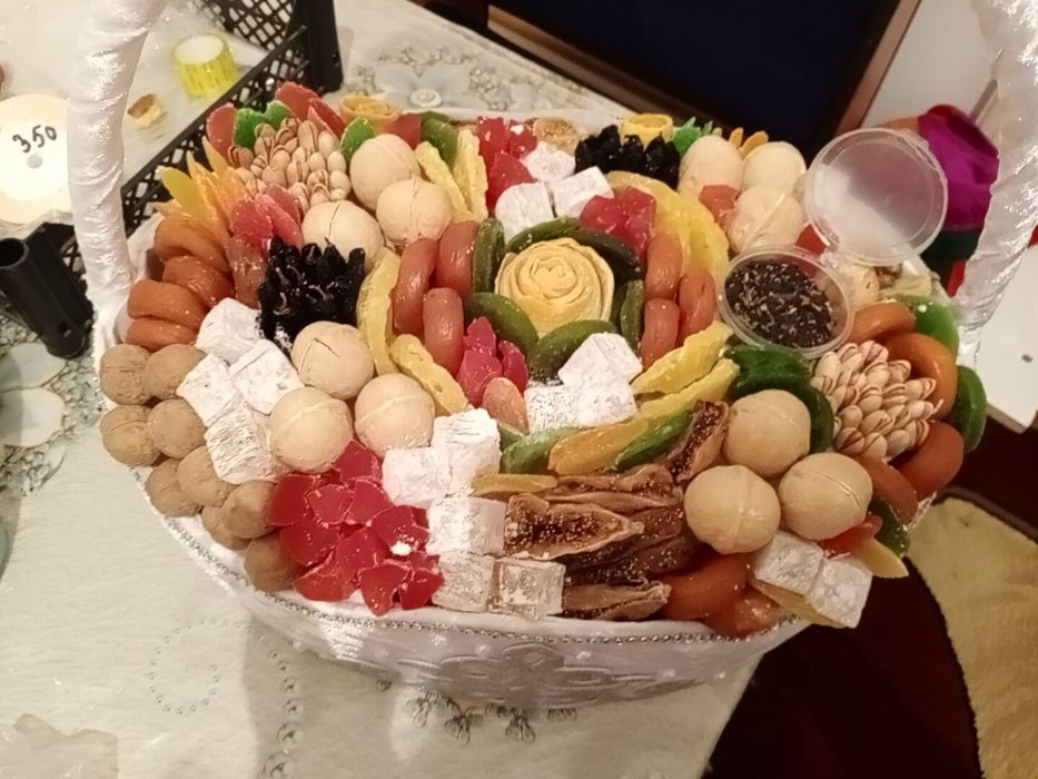 Корзина из сухофрукты