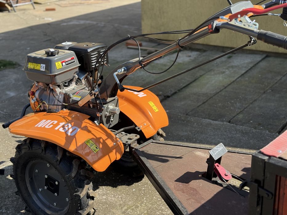 Motocultor nou, cu doar 3 ore de funcționare remorcă și alte accesorii