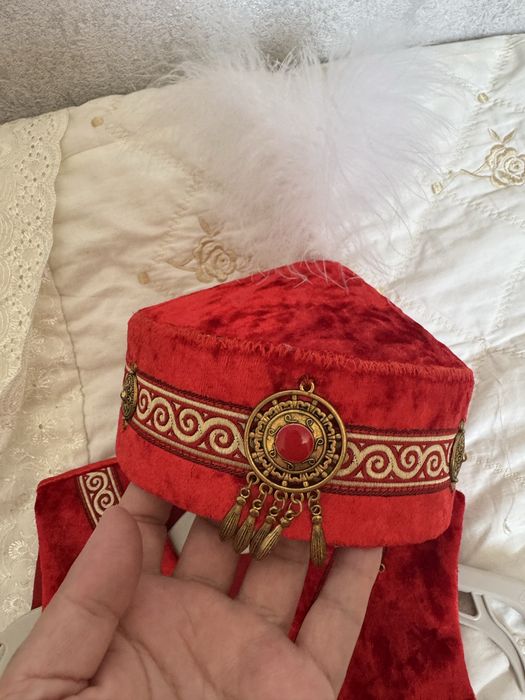 Ұлттық киім: желетка мен тақия