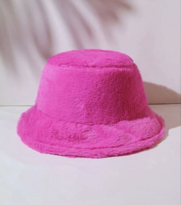 Мека зимна шапка