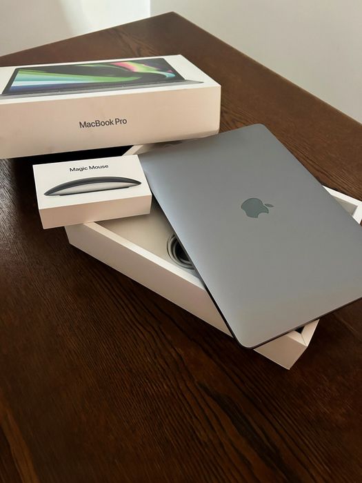 MacBook Pro M1 2020 13” 8GB/256GB + 98% baterie + Magic Mouse 3